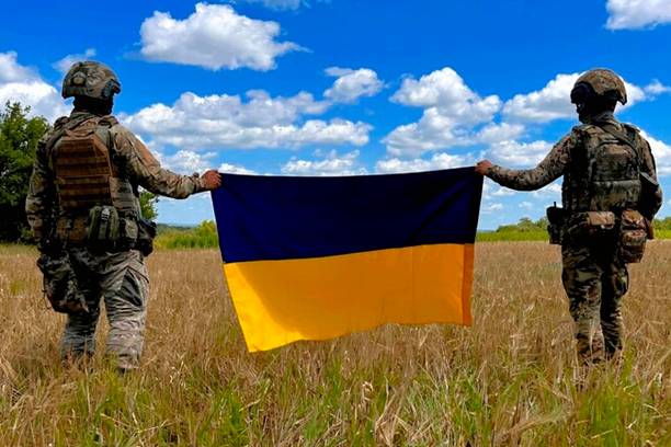 zris-interes-ukrayinciv-do-vijskovogo-pidrozdilu-u-polshi